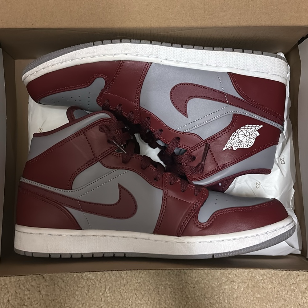 Nike Air Jordan 1 Mid 10.5 (cherrywood red/grey)